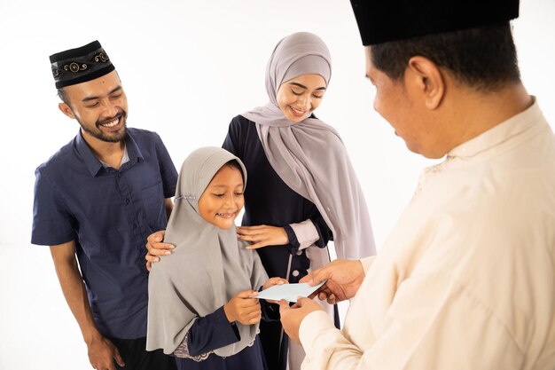 Transparansi: Pilar Kepercayaan dalam Program Amal